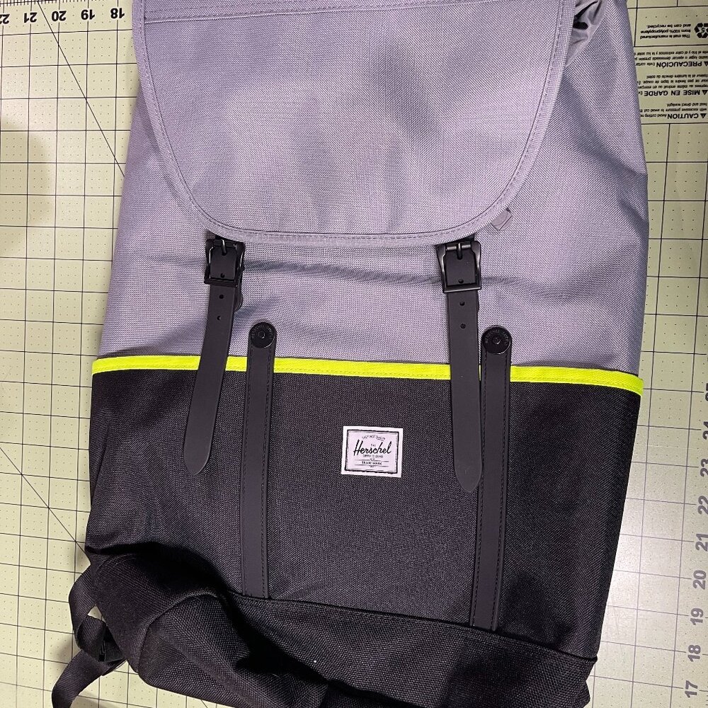 HERSCHEL Retreat Backpack Pro NEW Travel Carry On 22L Gray Black